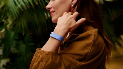 Google Fitbit Air Launch: Screenless Health Tracker